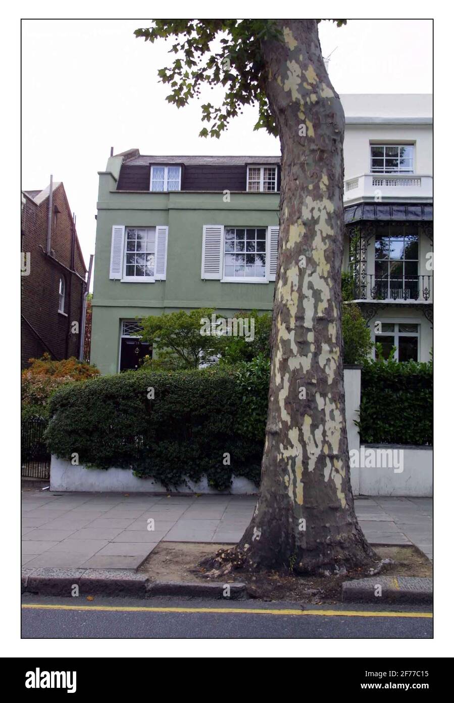 P.D. James home on Holland Park Avenue (green one)pic David Sandison 27/8/2002 Stock Photo