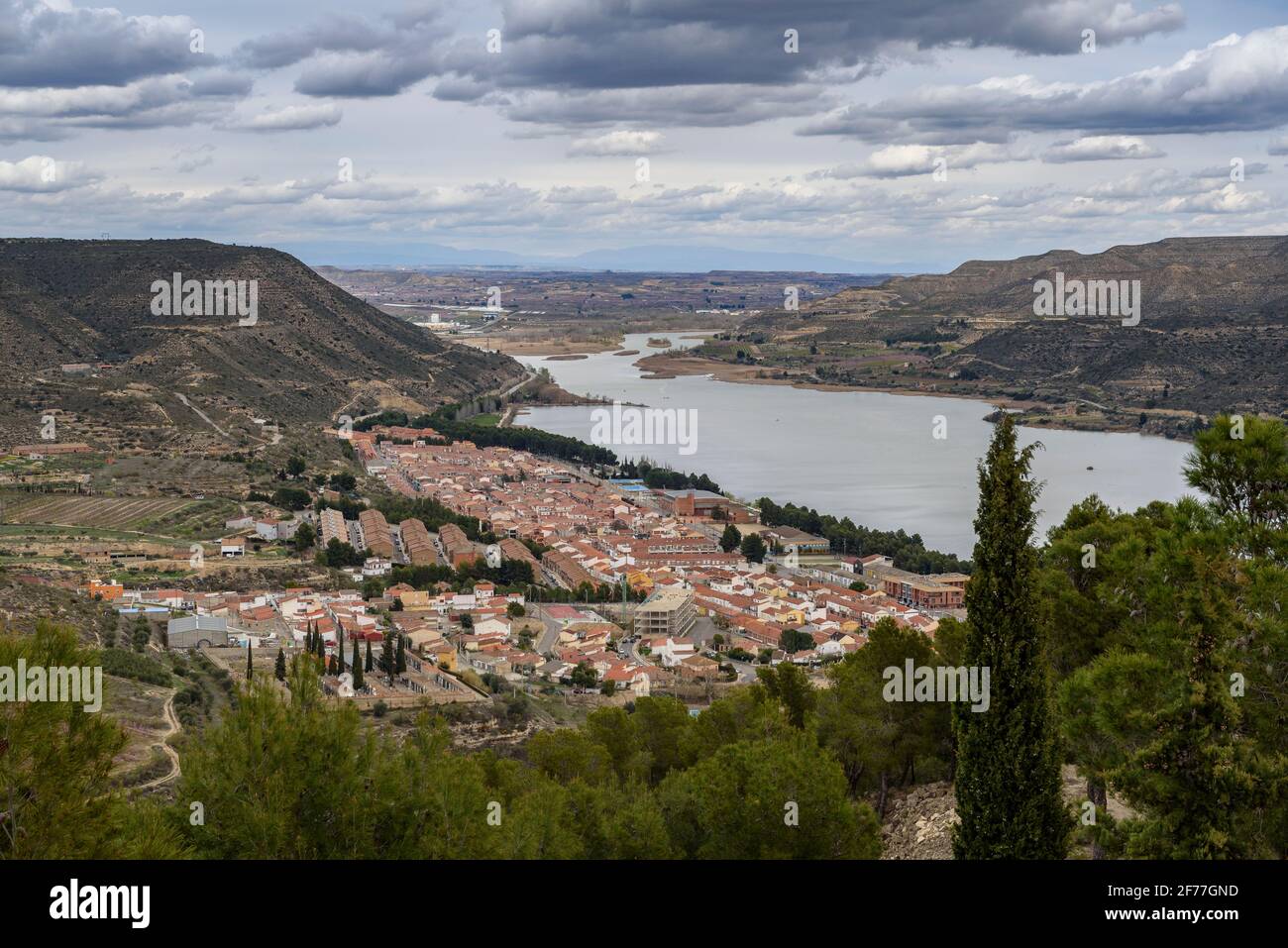 Mequinenza village, seen from the Mequinenza Castle (Bajo Cinca, Aragon, Spain) ESP: Pueblo de Mequinenza, visto desde el castillo de Mequinenza Stock Photo