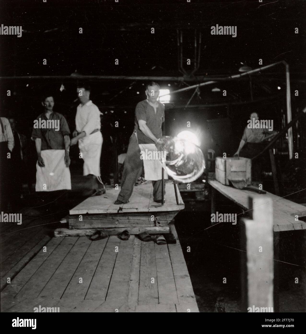 Gullaskruf's glassworks, Småland.When glass blowing in connection with filming June 12, 1941. The roller ready to wear down on the crack. Stock Photo