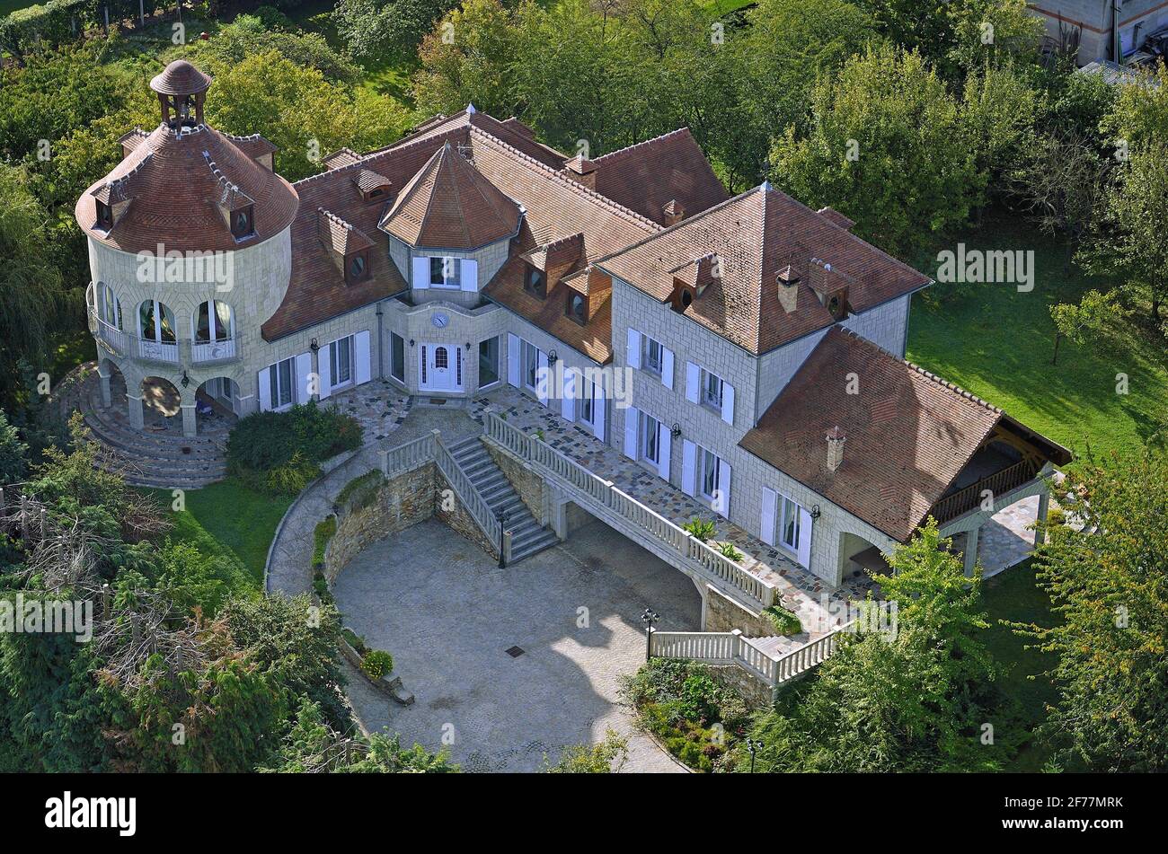 Garden bed aerial hires stock photography and images Alamy