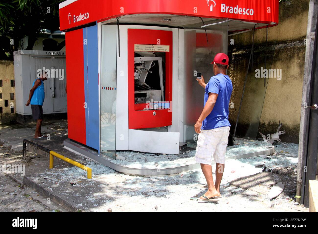 salvador, bahia / brazil - march 5, 2014: Bandits blow up Banco Bradesco's  ATM in the Cabula neighborhood of Salvador. *** Local Caption ** Stock  Photo - Alamy