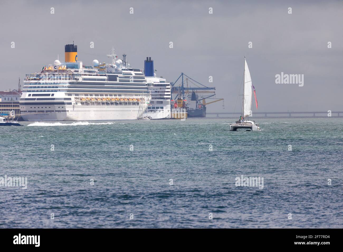 Lisbon cruise boat hi-res stock photography and images - Alamy