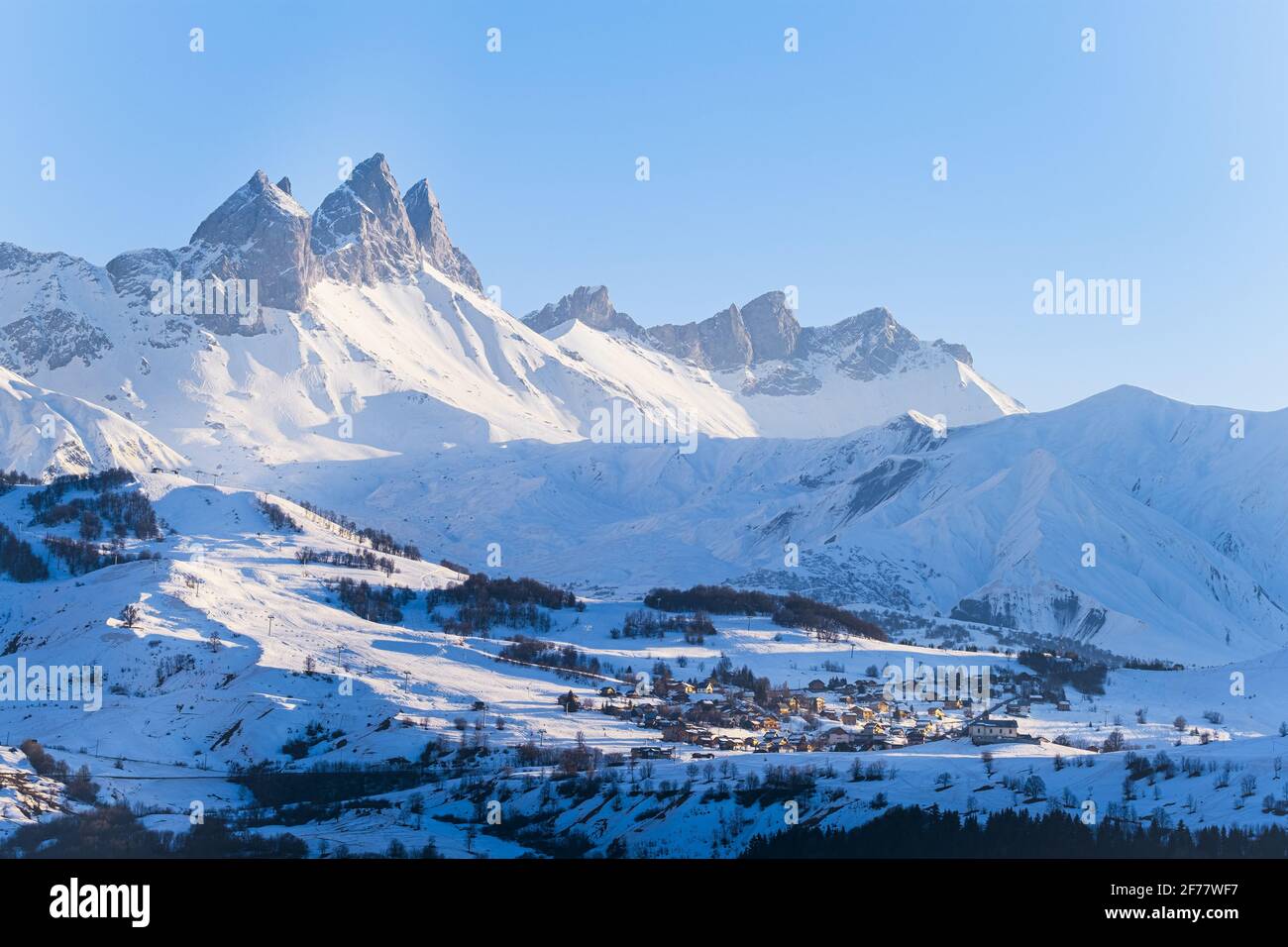 Skiresort hi-res stock photography and images - Page 12 - Alamy