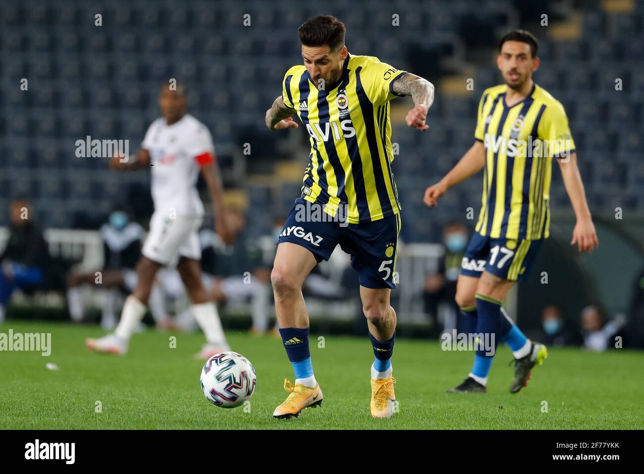 Dzeko's brace past Sivasspor propels Fenerbahçe to Süper Lig