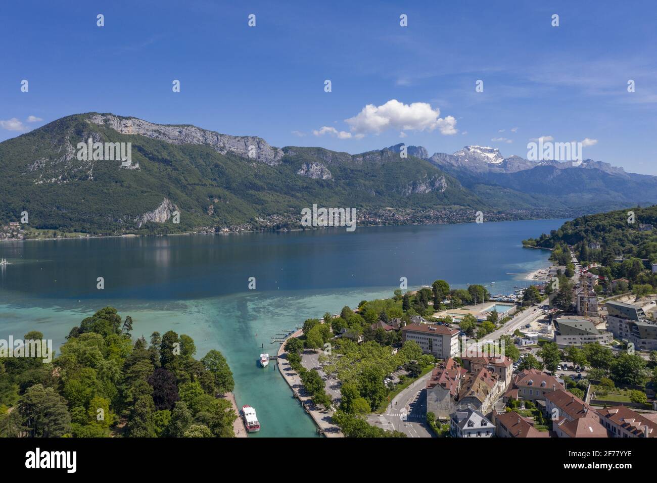 France, Haute Savoie, Annecy, the Thiou canal, and the old town (aerial view), view of the lake, Libellule boat at the quayside Stock Photo