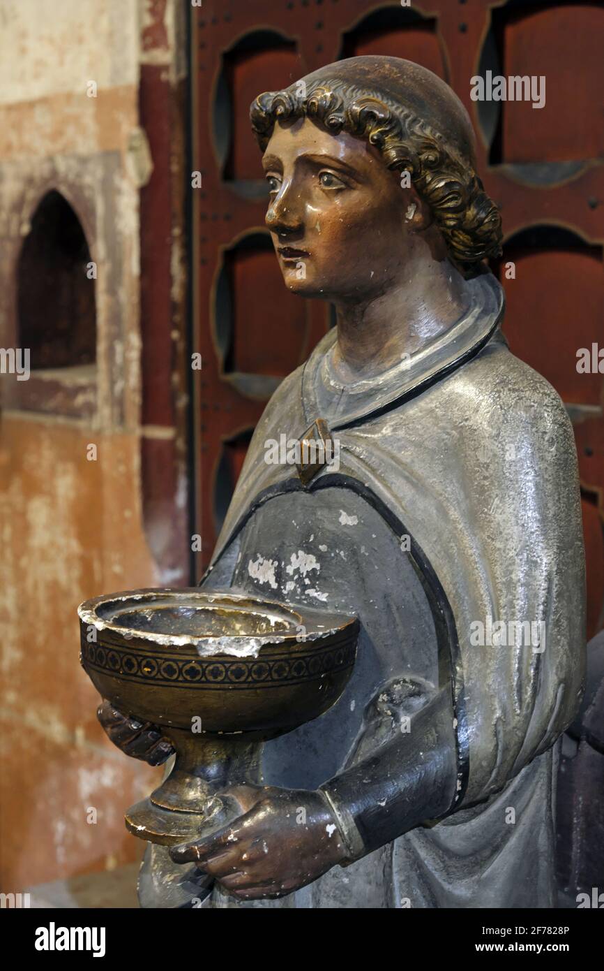 France, Bas Rhin, Strasbourg, old town listed as World Heritage by UNESCO, Rue de la Nuee Bleue, Saint Pierre le Jeune protestant church, nave, under the 12th century rood screen, statue of a monk holding a cup, the liturgical sink Stock Photo
