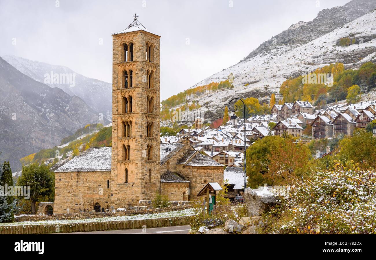 Romanesque church of Sant Climent de Taüll in autumn, on a snowy day (Valle de Boí, Catalonia, Spain, Pyrenees) ESP: Iglesia de Sant Climent de Taüll Stock Photo