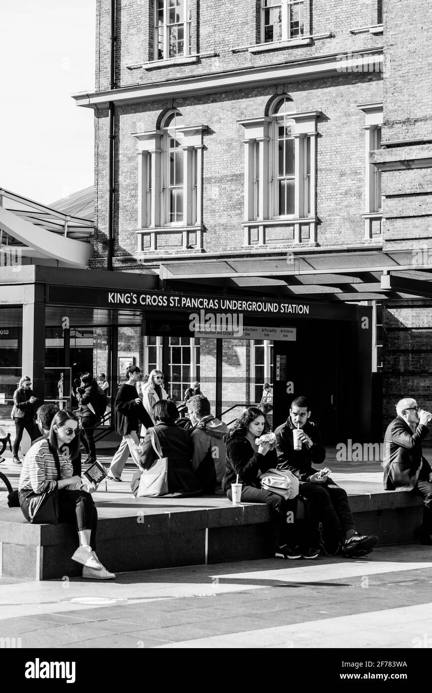 London canals and Kings Cross Stock Photo Alamy