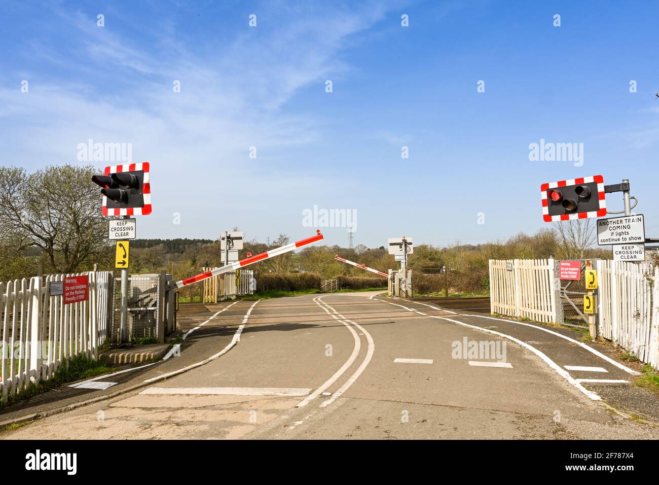 Train Crossing Lights High Resolution Stock Photography And Images Alamy Train Crossing Lights High Resolution Stock Photography And Images Alamy