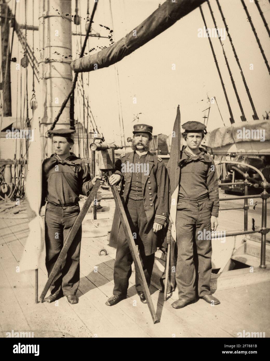 1800s 1860s SIGNAL STATION CREW WITH FLAGS TELESCOPE ON UNION STEAMER VERMONT AMERICAN CIVIL WAR OFFICER HAS TELESCOPE ON TRIPOD - h8915 SPL001 HARS CREW TEAMWORK SIGNAL INFORMATION BATTLE LIFESTYLE HISTORY CONFLICT NAVY TRANSPORT COPY SPACE PERSONS MALES RISK FORCE OFFICER TEENAGE BOY TRANSPORTATION TRIPOD 1800s B&W WARS UNION NAVAL AND SAILORS UNIFORMS FORCES 1860s NAVIES TEENAGED GUNBOAT USN JUVENILES STEAMER AMERICAN CIVIL WAR BATTLES BLACK AND WHITE CAUCASIAN ETHNICITY CIVIL WAR CONFLICTS MESSAGE OLD FASHIONED Stock Photo