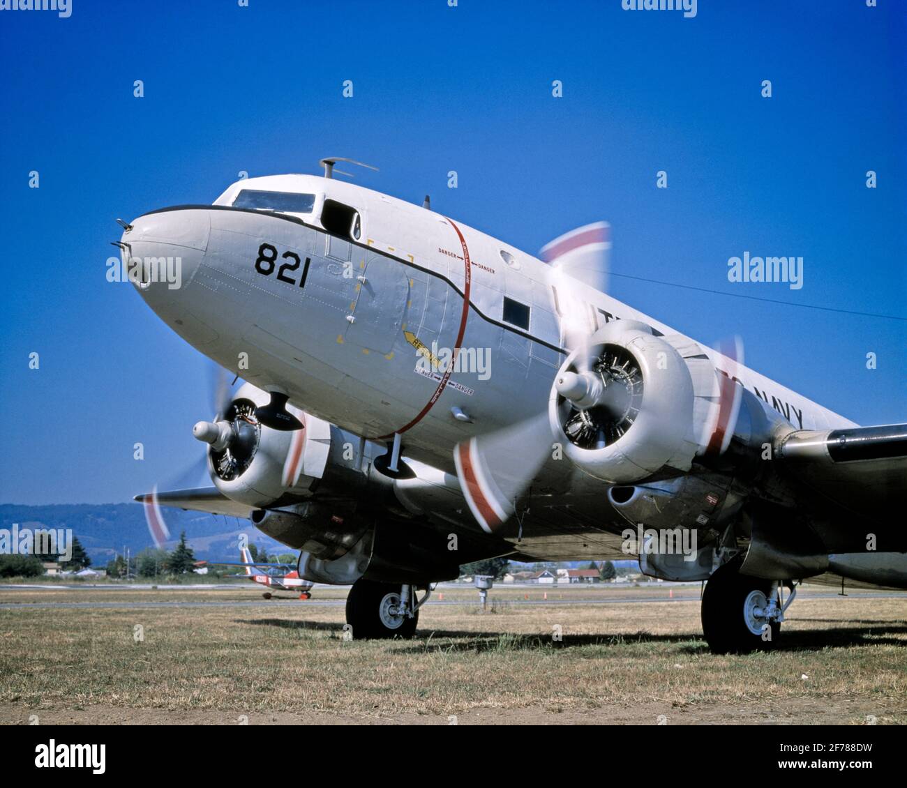 Propeller Powered Passenger Airplanes Hi res Stock Photography And world-s-largest-twin-engine-jet-completes-maiden-flight-boeing-the