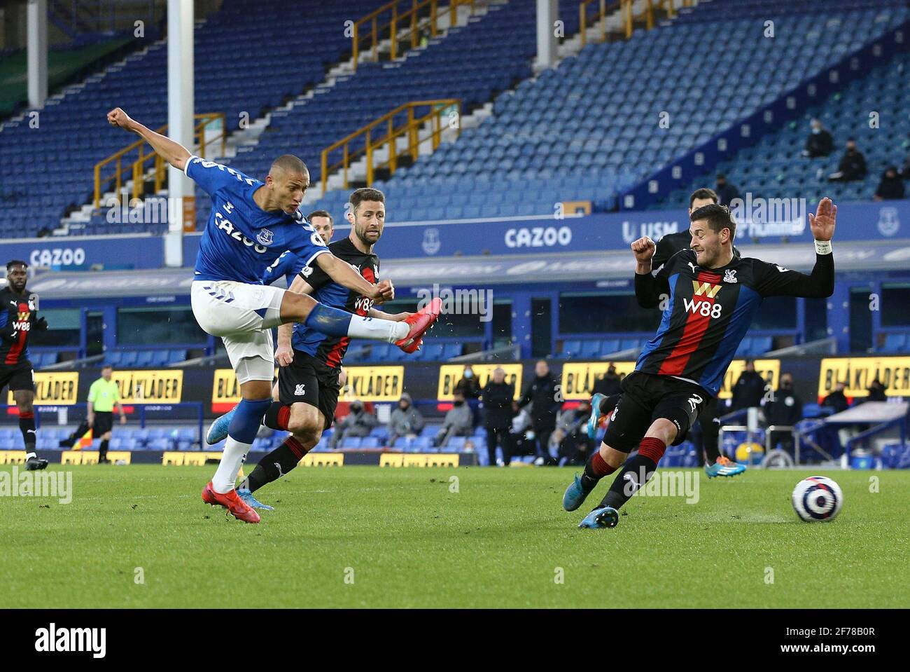 Everton, UK. 05th Apr, 2021. Richarlison of Everton tries a shot at goal. Premier League match, Everton v Crystal Palace at Goodison Park in Liverpool on Monday 5th April 2021. this image may only be used for Editorial purposes. Editorial use only, license required for commercial use. No use in betting, games or a single club/league/player publications. pic by Chris Stading/Andrew Orchard sports photography/Alamy Live news Credit: Andrew Orchard sports photography/Alamy Live News Stock Photo