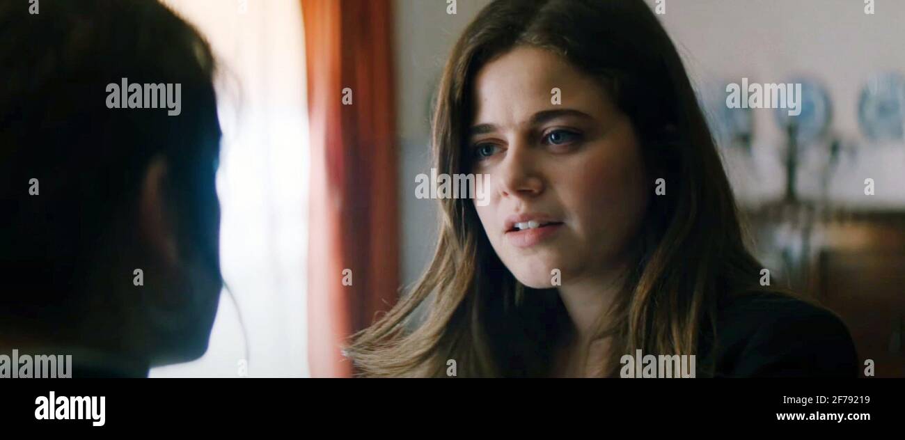 SHIVA BABY, from left: Rachel Sennott, Molly Gordon, 2020. © Utopia