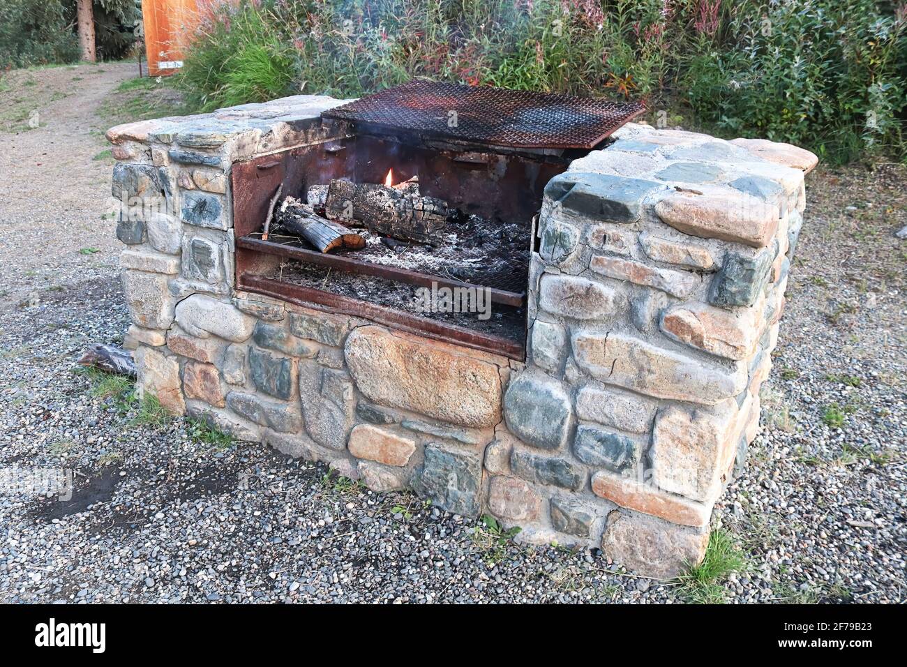 Jeg spiser morgenmad realistisk offset Stone grill hi-res stock photography and images - Alamy