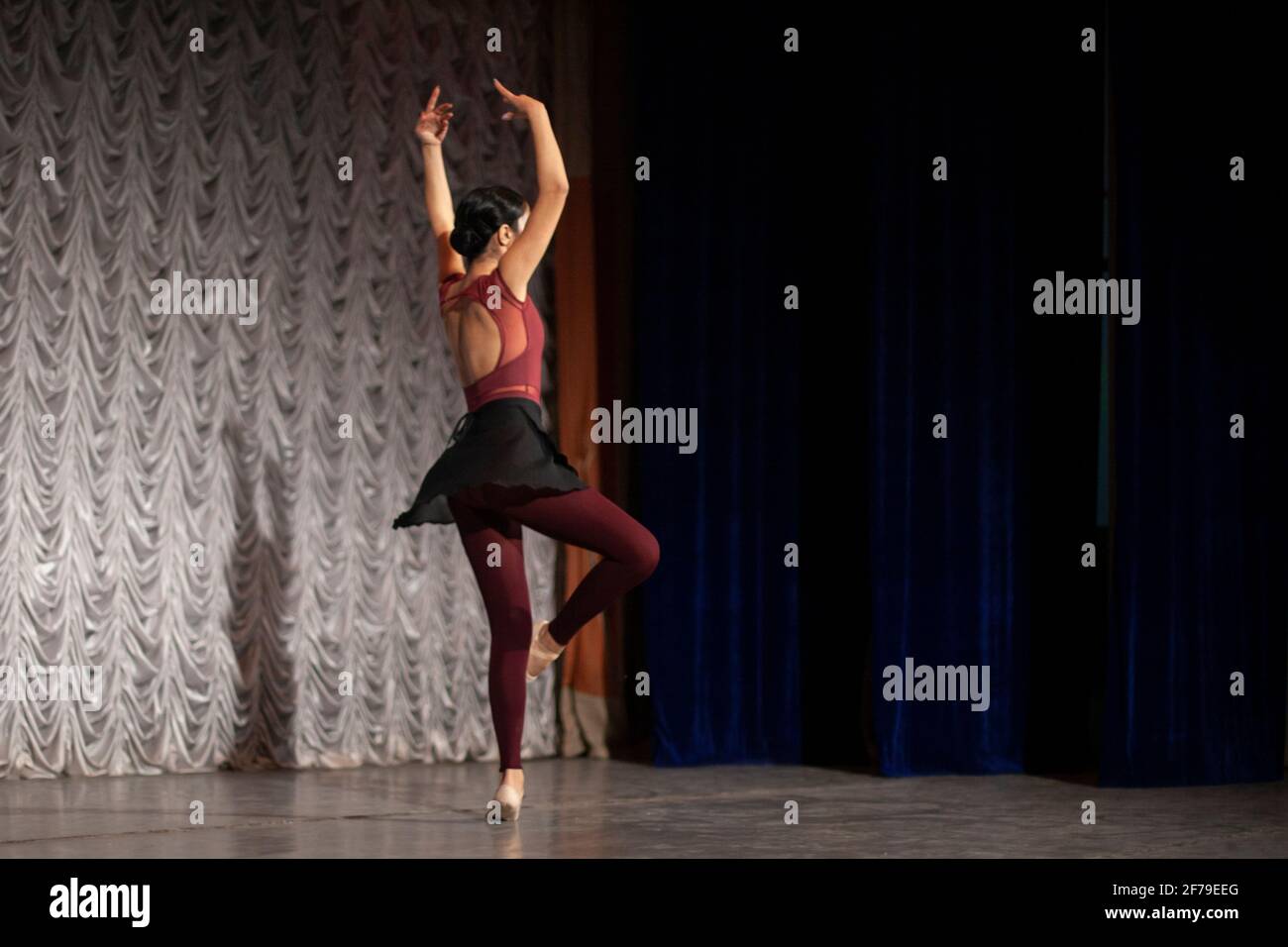 Ballerina spin. A girl in a black skirt is dancing on stage. Speech by a  teenager in a dance class. Beautiful body movements Stock Photo - Alamy