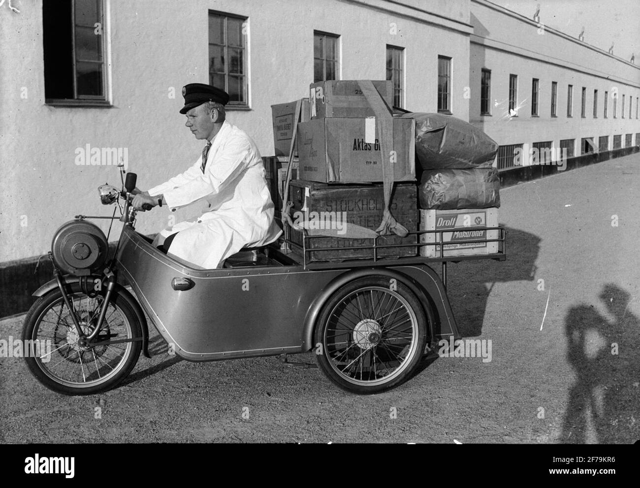 The electric cycle. >> Stock Photo Alamy