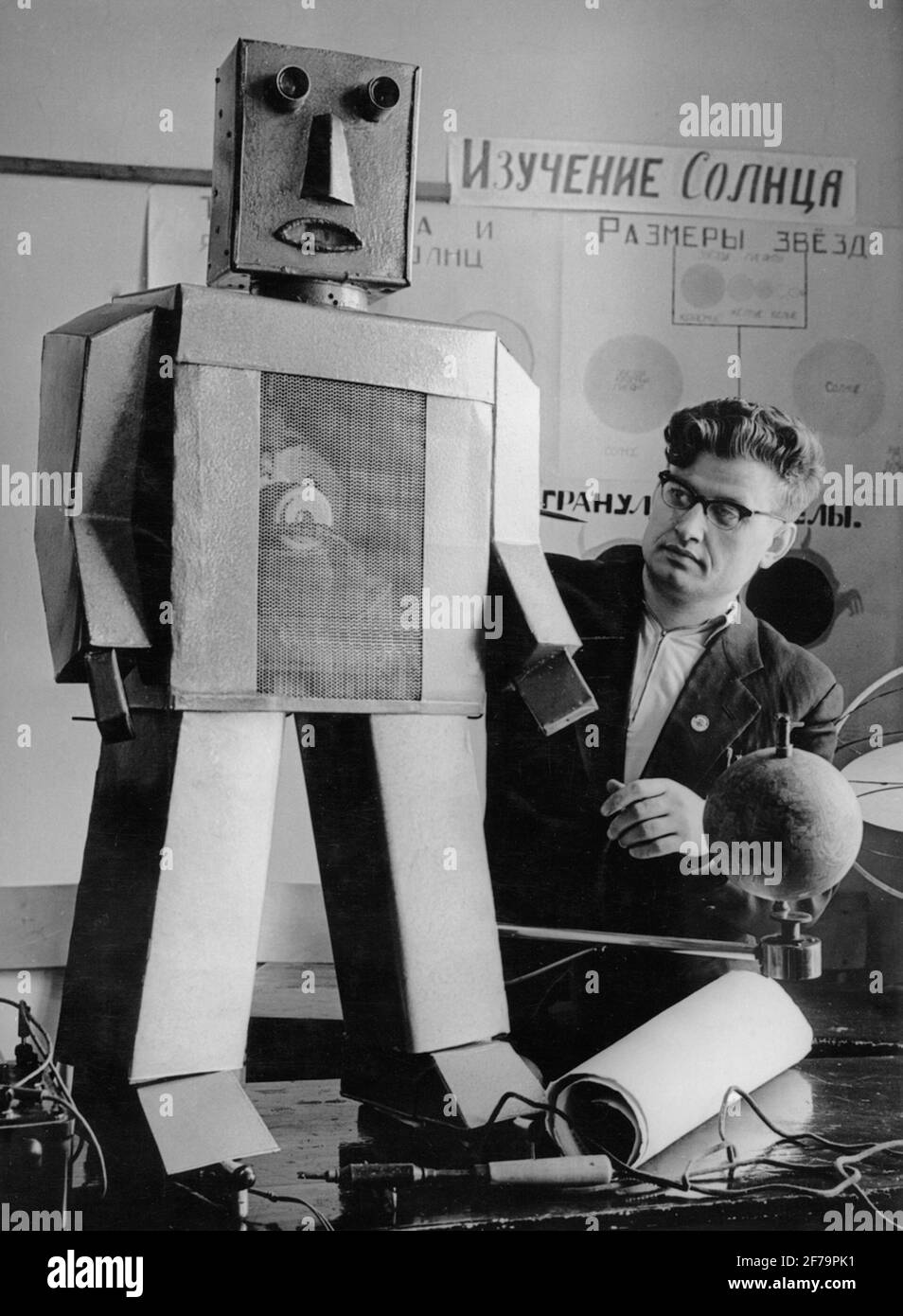 Robotic machines Black and White Stock Photos & Images - Alamy