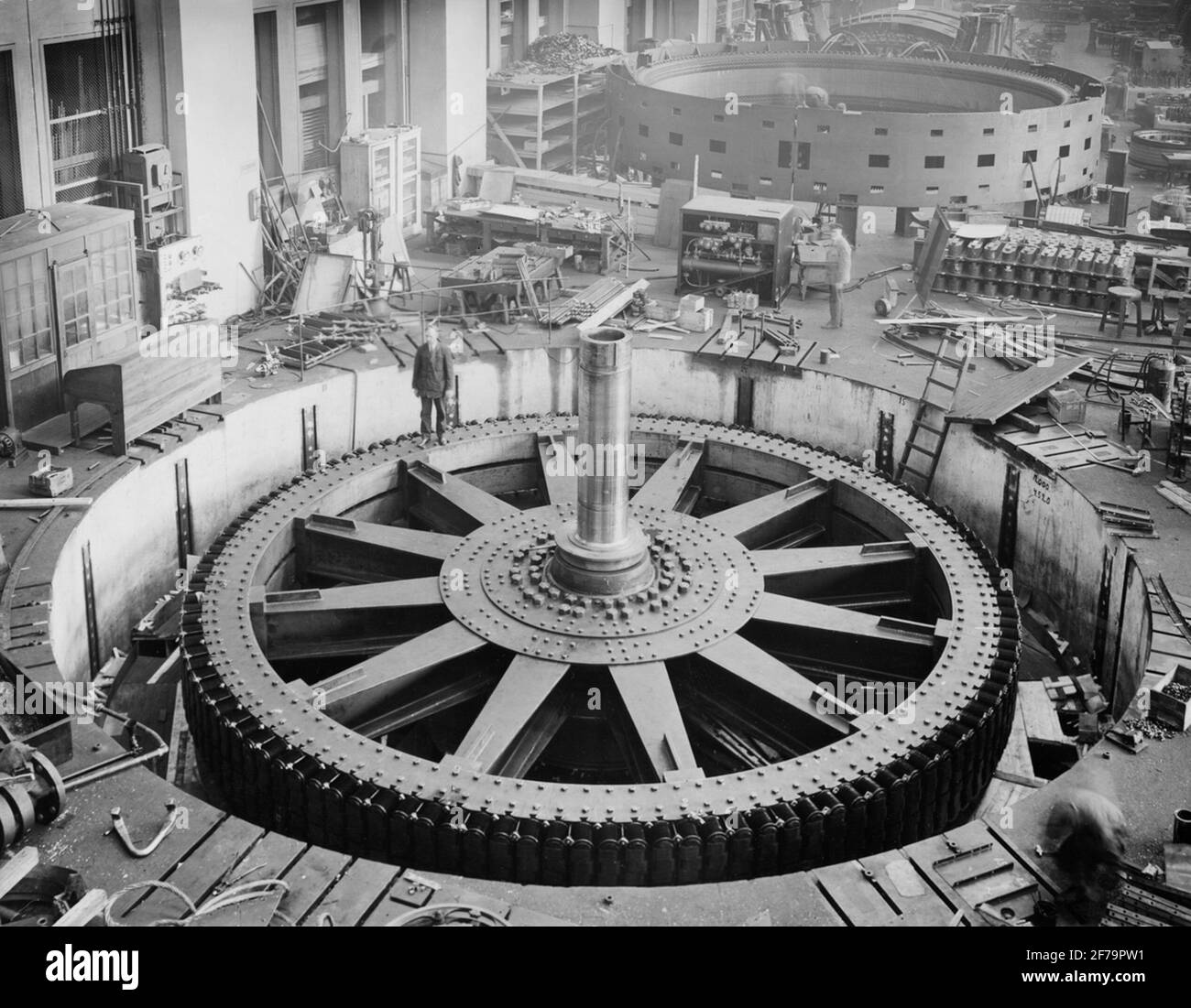 Electric machines. The rotor and stator to a generator for Wargön's power plant. Under building in ASEA's workshop. The outer diameter 11.4 m. Stock Photo