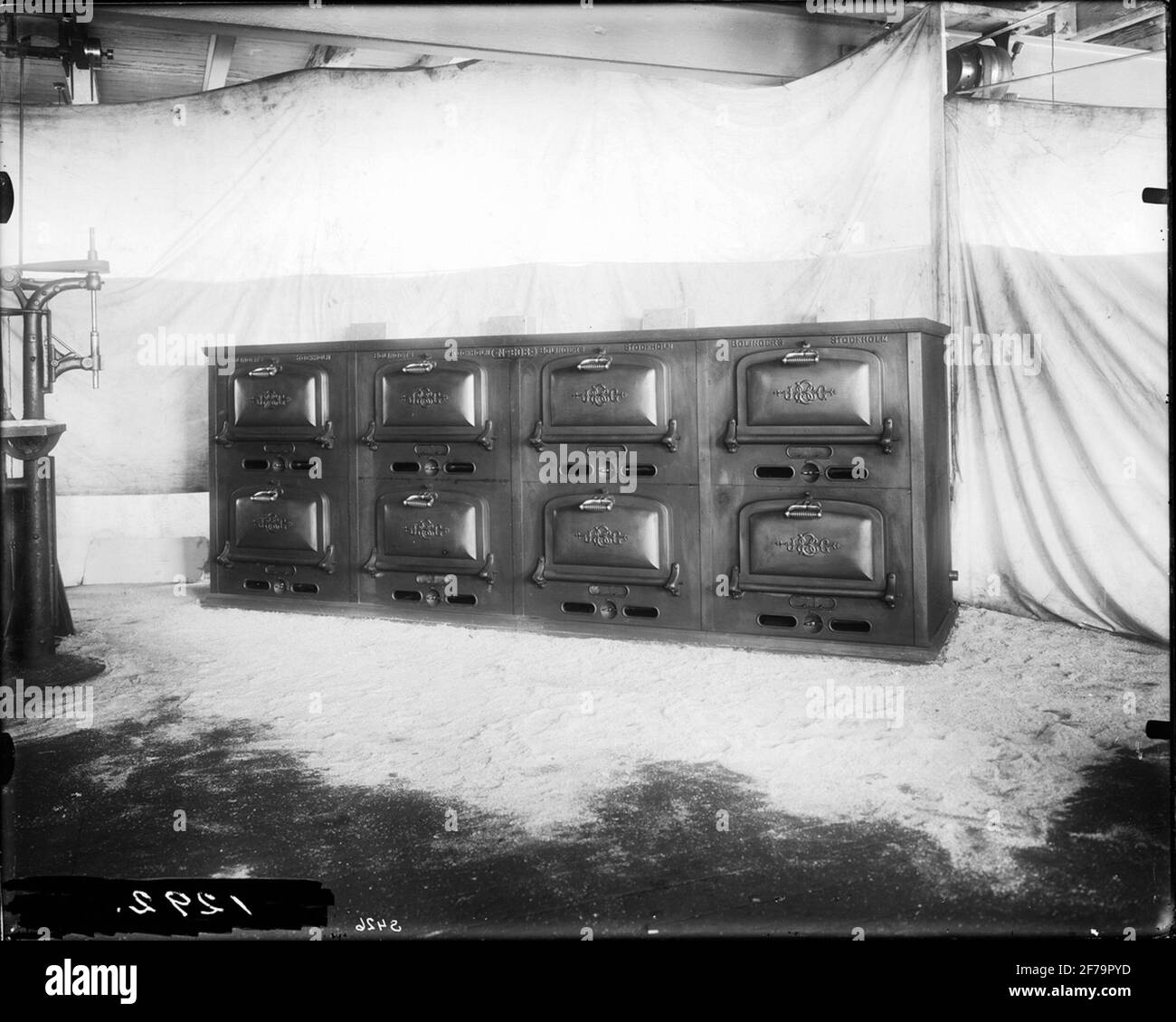 Metalworking processes Black and White Stock Photos & Images - Alamy