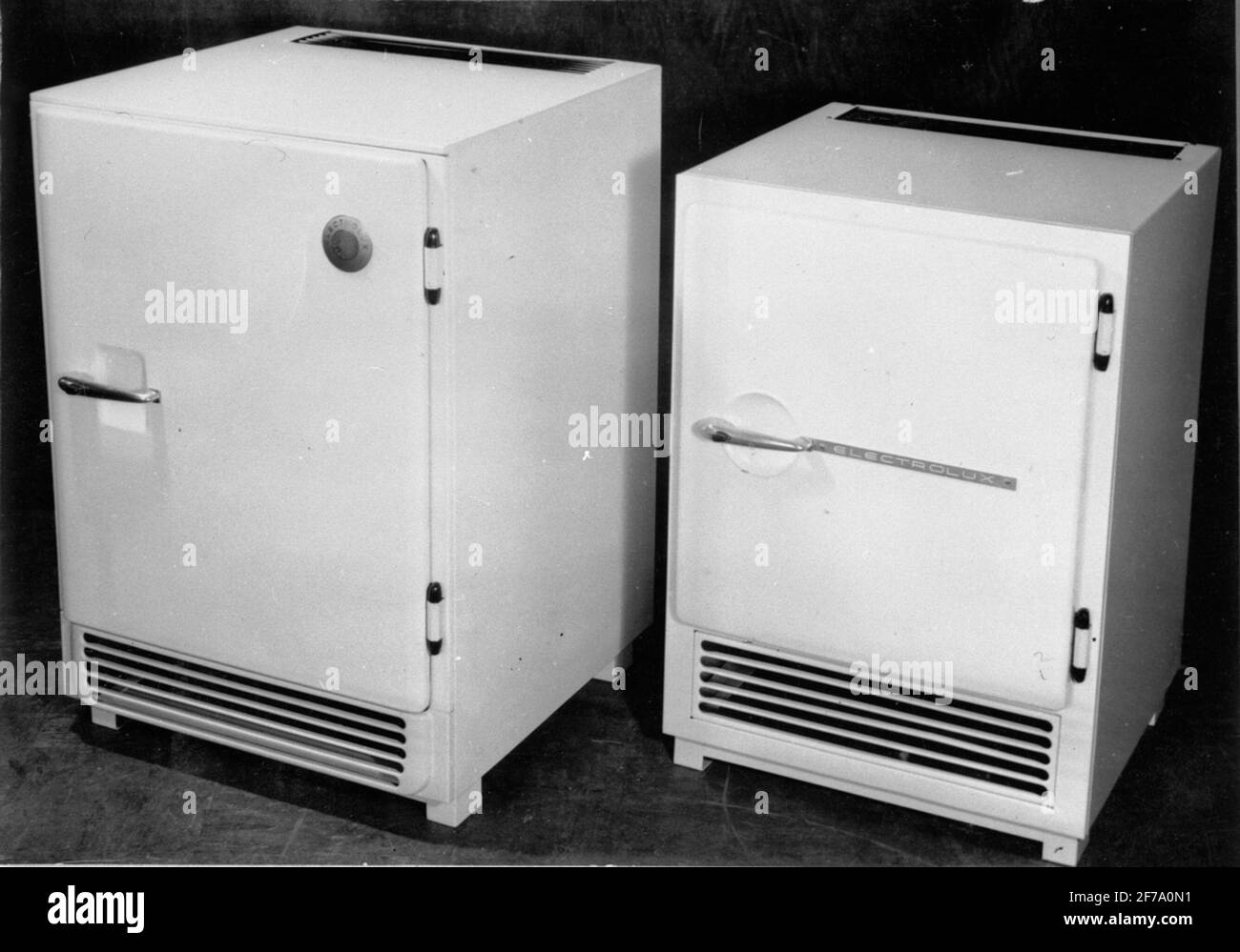 Builtin refrigerator changed to standalone refrigerator by outer