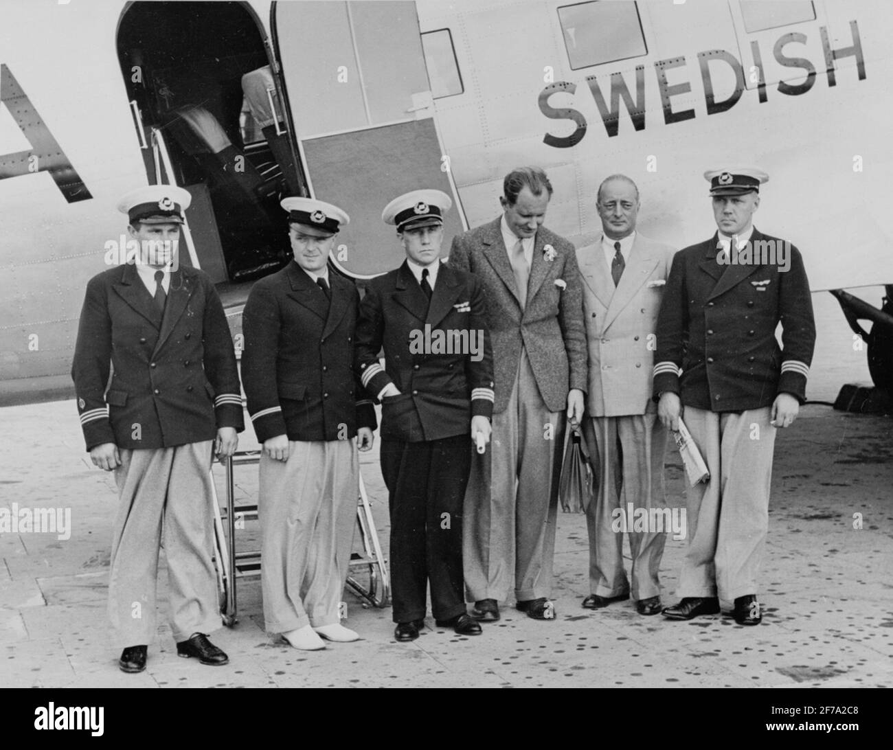 Flyer captain g.g.lindow at the far right. AB Aerotransport. Stock Photo
