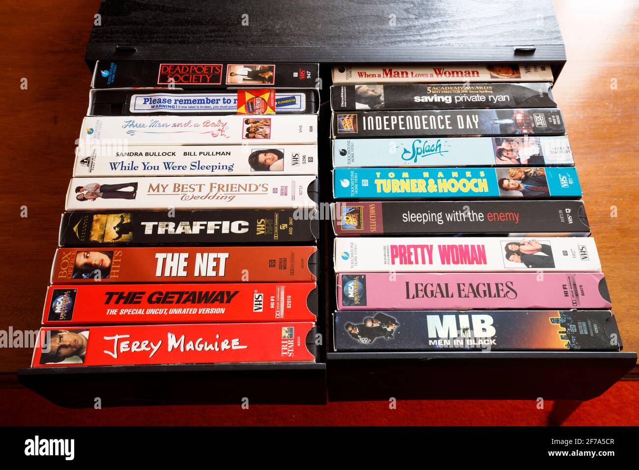 Cinta de vídeo VHS Reproductor dentro Fotografía de stock - Alamy
