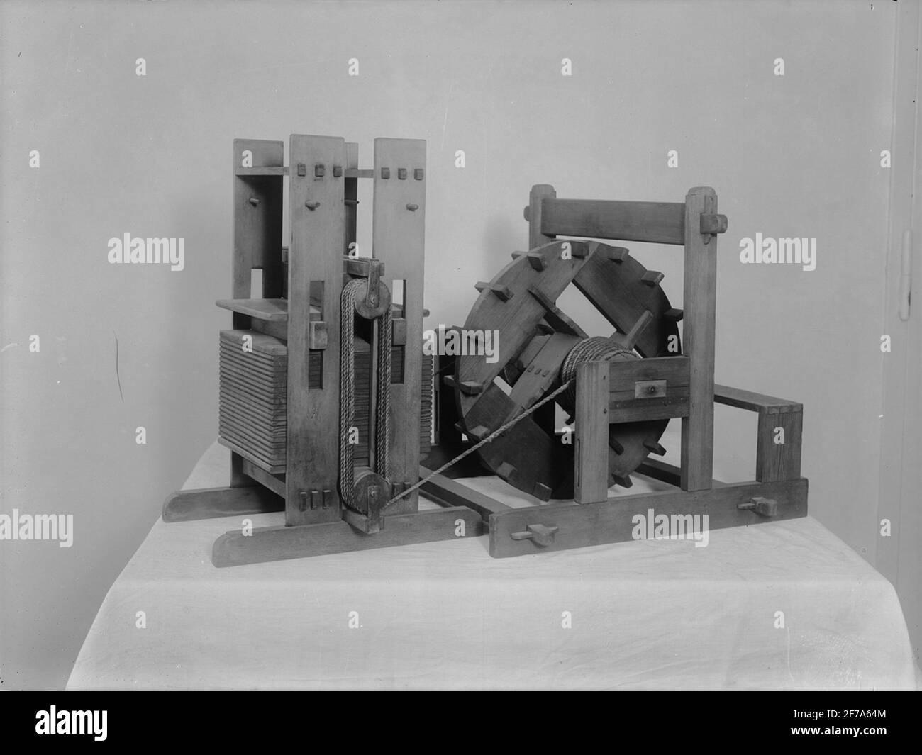 Clothing press hires stock photography and images Alamy