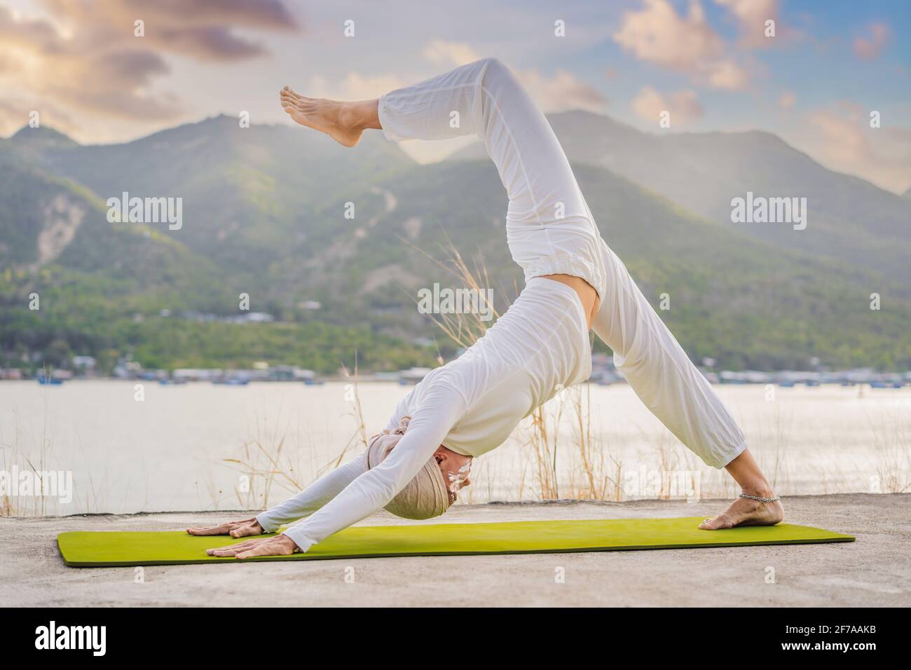 kundalini yoga white clothing