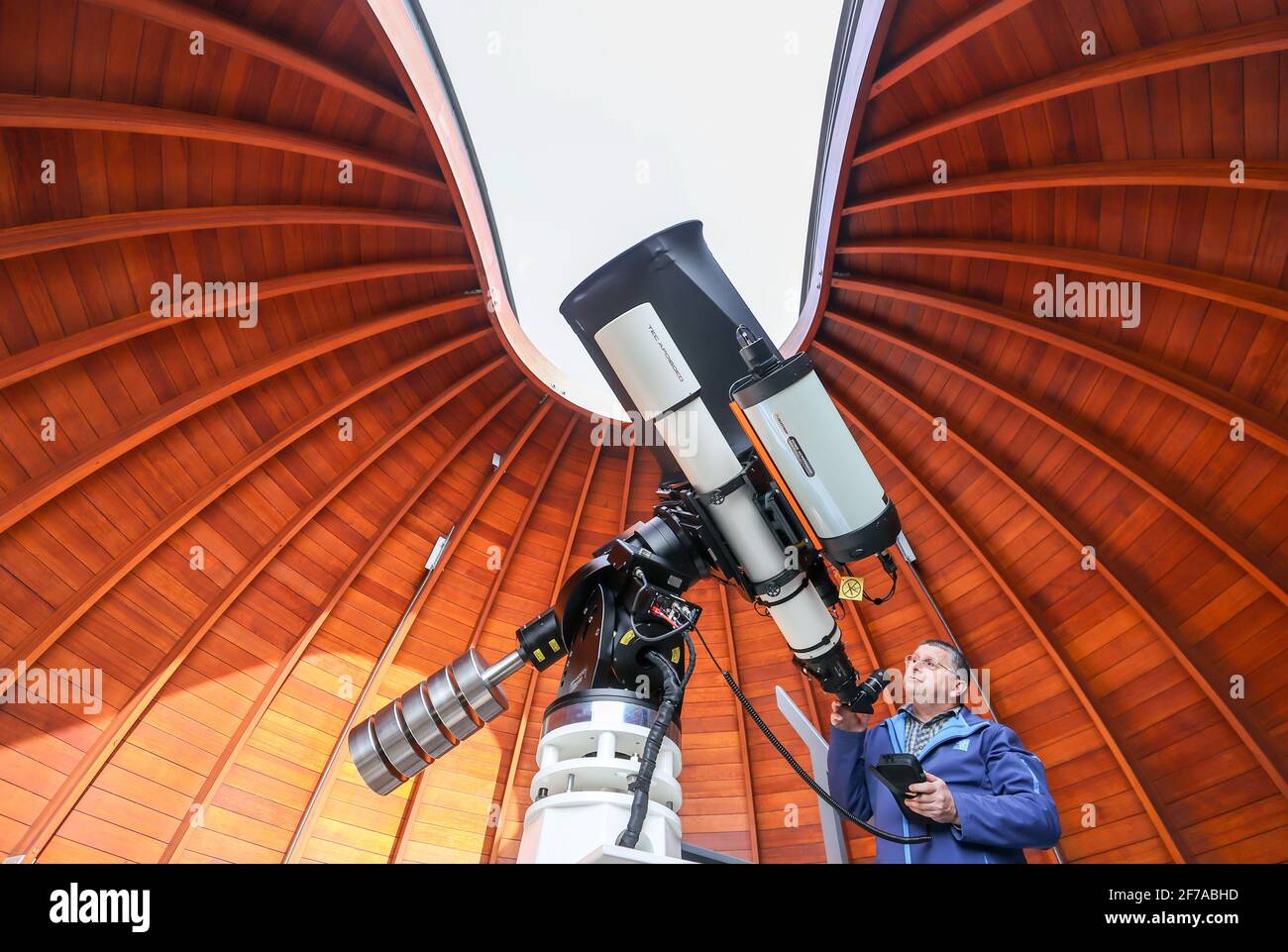 25 March 2021, Saxony, Rodewisch: Olaf Graf, director of the observatory and planetarium, sets up the new combination of reflecting telescope, refracting telescope and an astrograph in the historic, rotating wooden dome. Saxony's observatories are making themselves fit for the coming years with investments. In the facility in Rodewisch, which was opened in 1967, a new reflecting telescope with a diameter of 50 centimeters will be in the center of the newly renovated wooden dome. (to dpa Observatories focus on attractions from outer space) Photo: Jan Woitas/dpa-Zentralbild/dpa Stock Photo