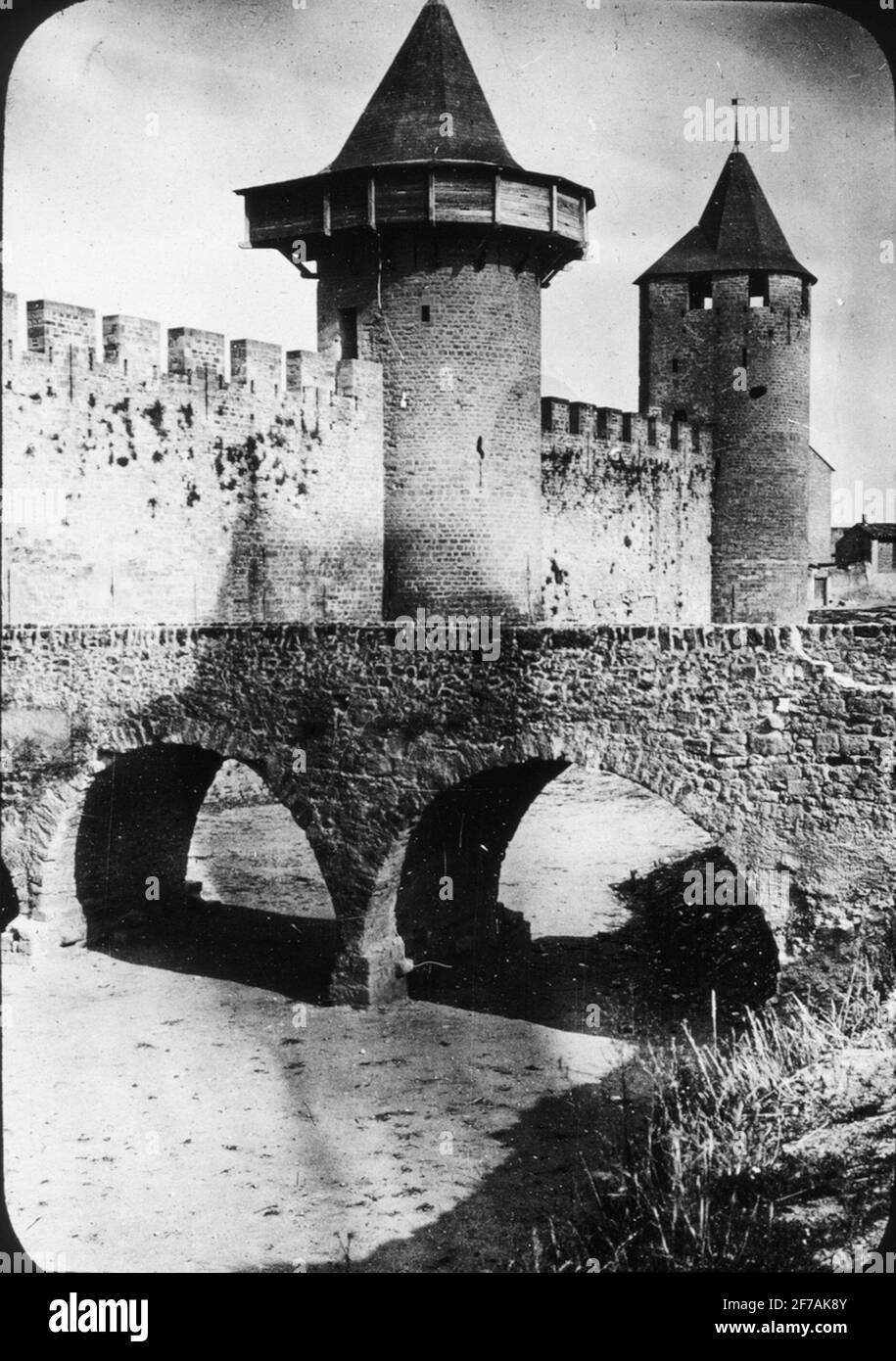 SkiopT icon with motifs of medieval defense tower Cité de Carcassonne.The image has been stored in cardboard labeled: Höstesan 1907. Carcassonne.8. NO: 13. Stock Photo