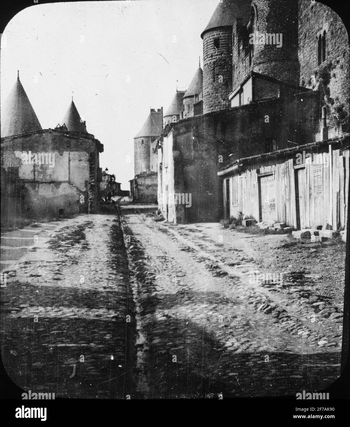 SkiopT icon with motifs of road by medieval castle Cité de Carcassonne.The image has been stored in cardboard labeled: Höstesan 1907. Carcassonne.8. NO: 13. Stock Photo