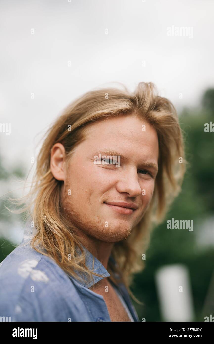 Portrait of smiling man Stock Photo - Alamy