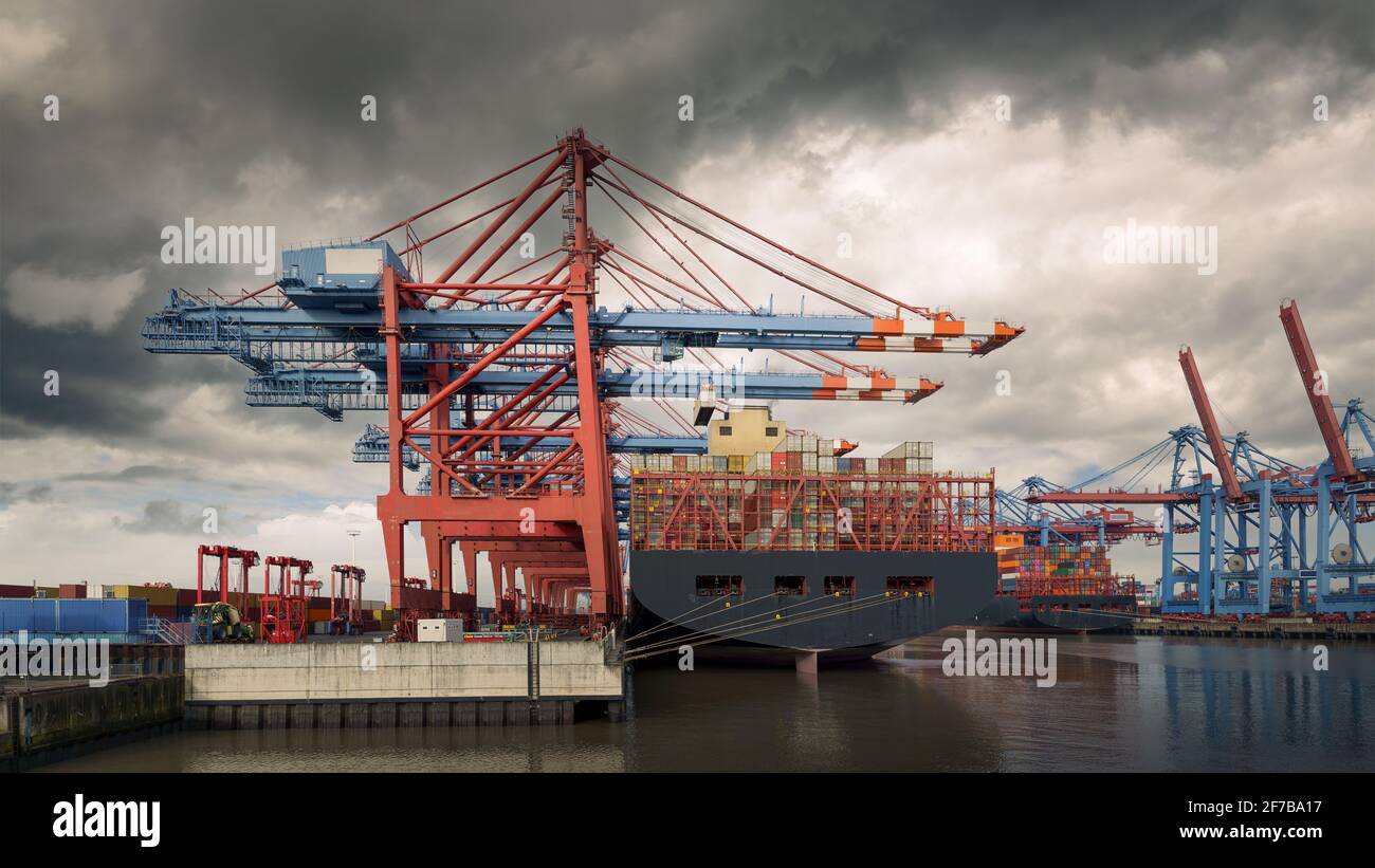 A large container ship at the terminal in the Port of Hamburg Stock Photo