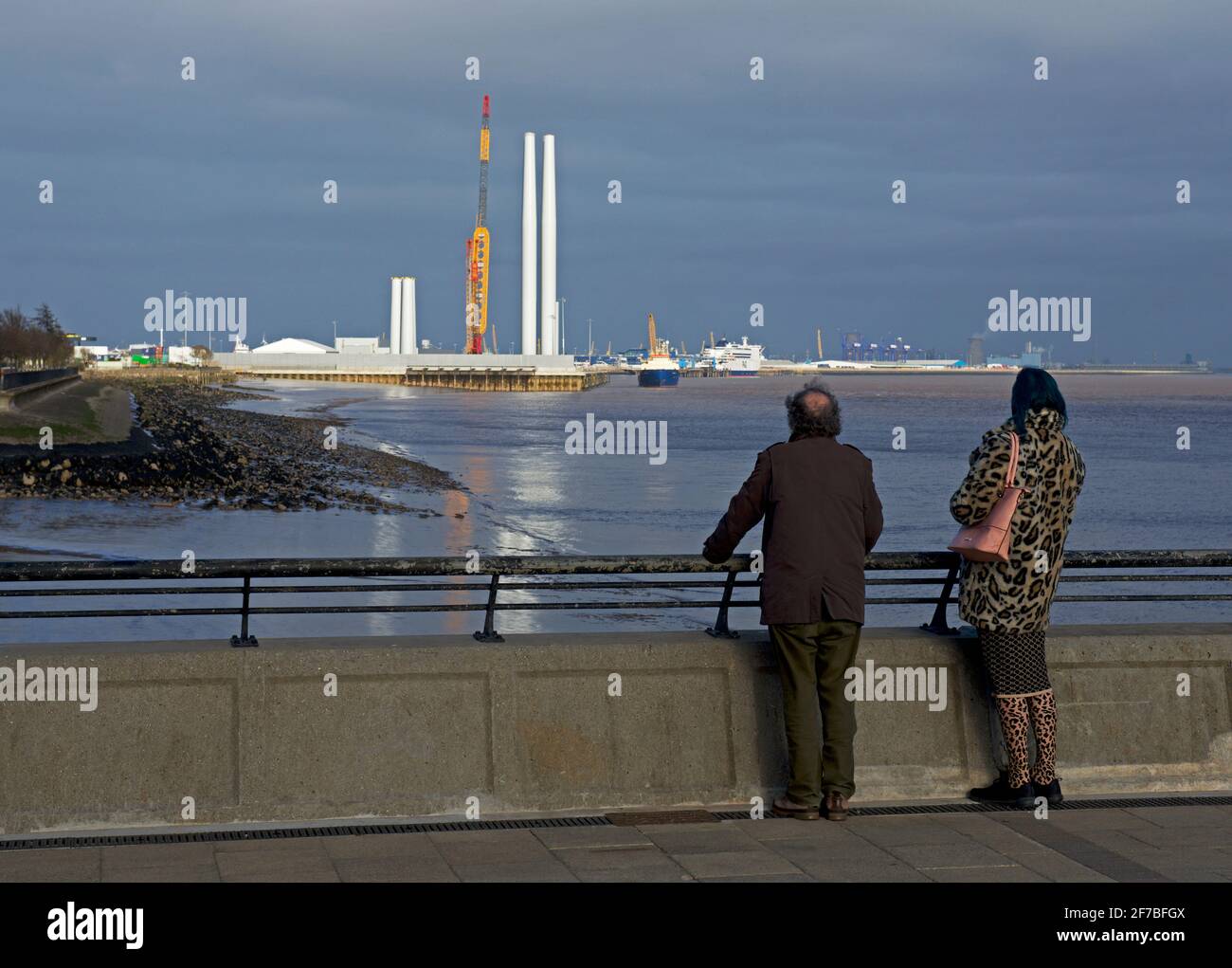 Couple at Victoria Docks, Hull, Humberside, East Yorkshire, England UK
