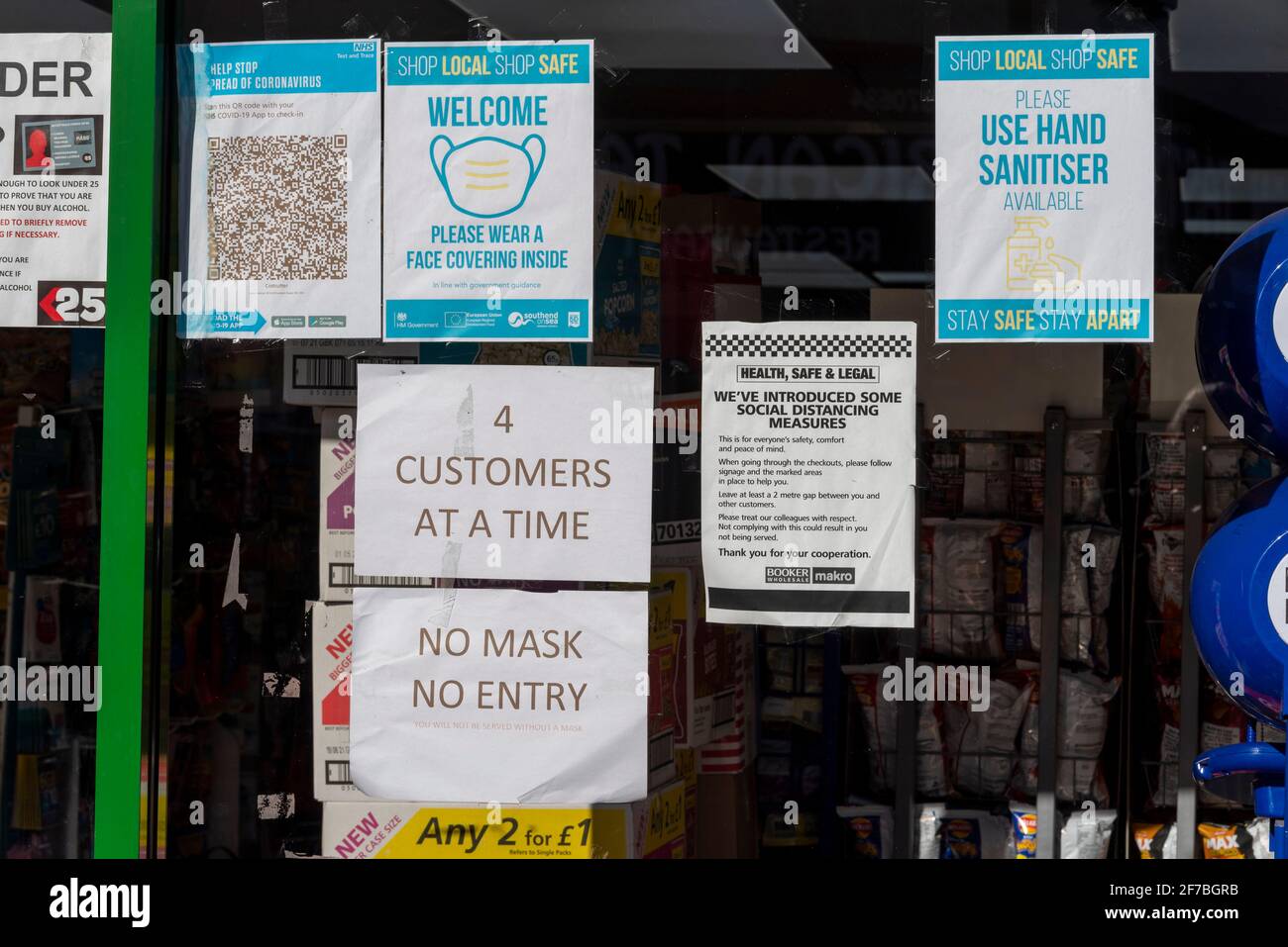 COVID 19, Coronavirus guideline warning signs for entering a shop in Southend on Sea, Essex, UK. No mask, no entry. Blunt, harsh message Stock Photo