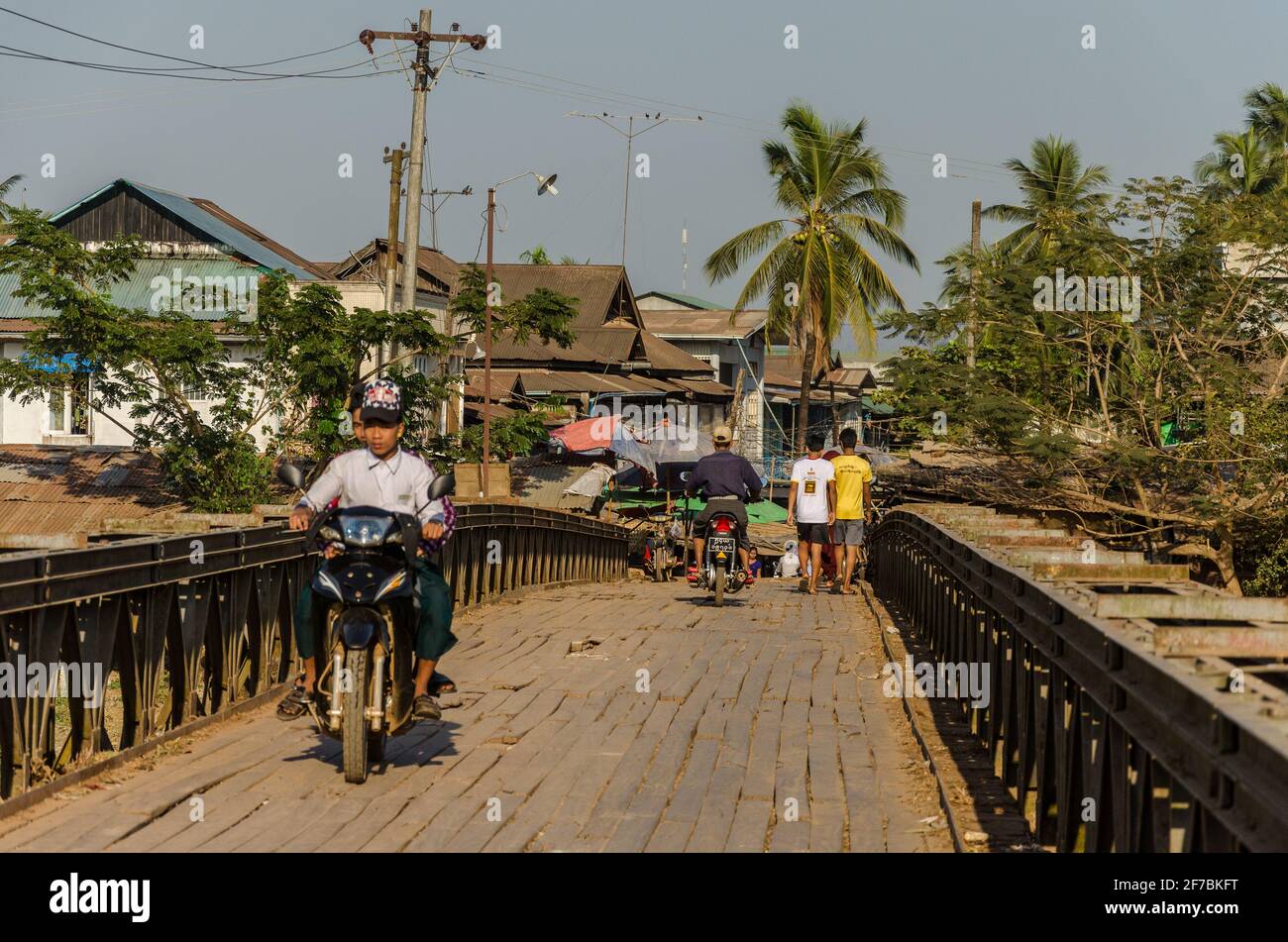 Myanmar people cross bridge hi-res stock photography and images - Alamy