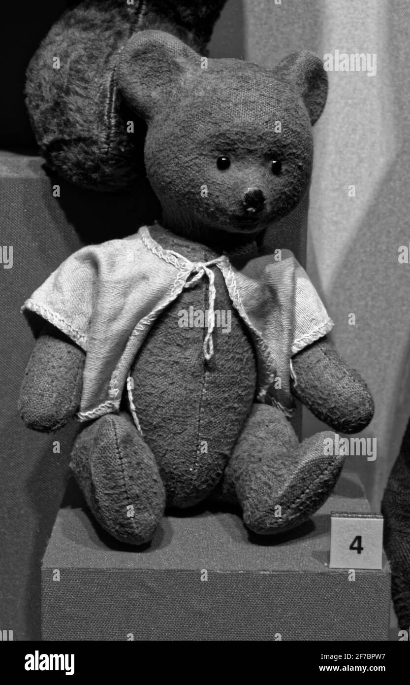 Vintage photo of girl with teddy bear hi-res stock photography and ...