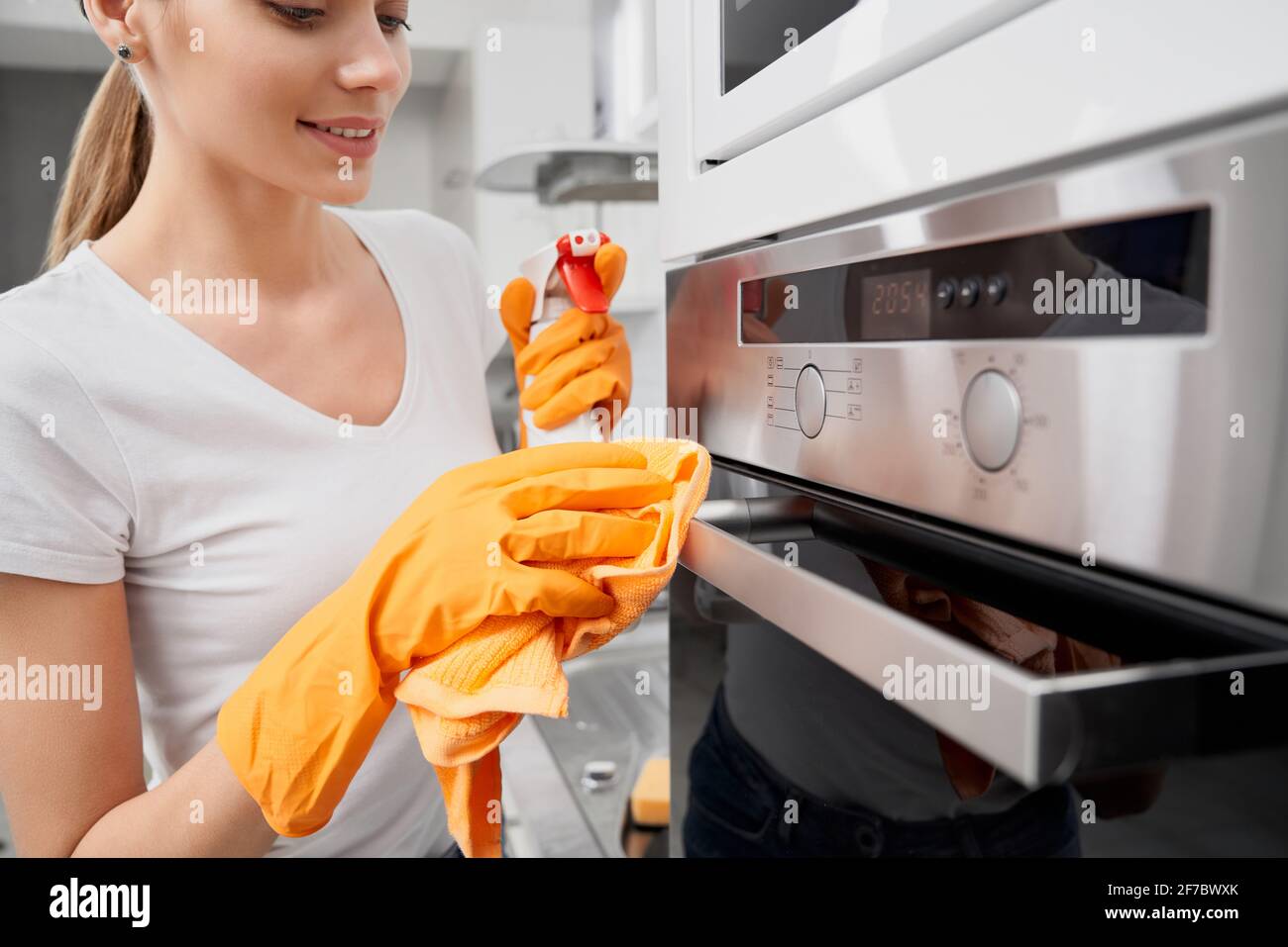Oven cleaner hires stock photography and images Alamy