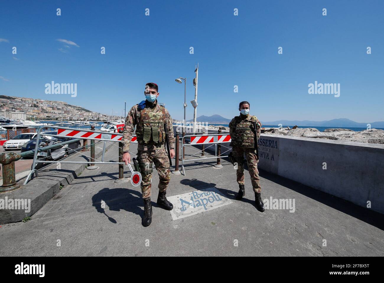 Naples, Italy. 05th Apr, 2021. Italian Army soldiers are at a checkpoint in sea front in Naples city. The Italian government has closed most stores to stop the spread of the COVID-19 coronavirus epidemic. Among other measures, the movements of people are allowed only for work, for the purchase of essential goods and for health reasons Credit: Independent Photo Agency/Alamy Live News Stock Photo