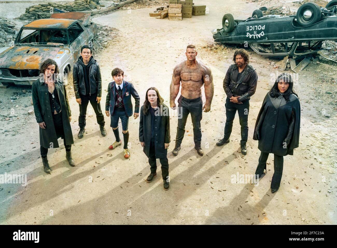 The Umbrella Academy (TV series): Elliot Page as Vanya Hargreeves, Tom Hopper as Luther Hargreeves, David Castañeda as Diego Hargreeves, Emmy Raver-Lampman as Allison Hargreeves, Robert Sheehan as Klaus Hargreeves, Aidan Gallagher as Five Hargreeves Stock Photo