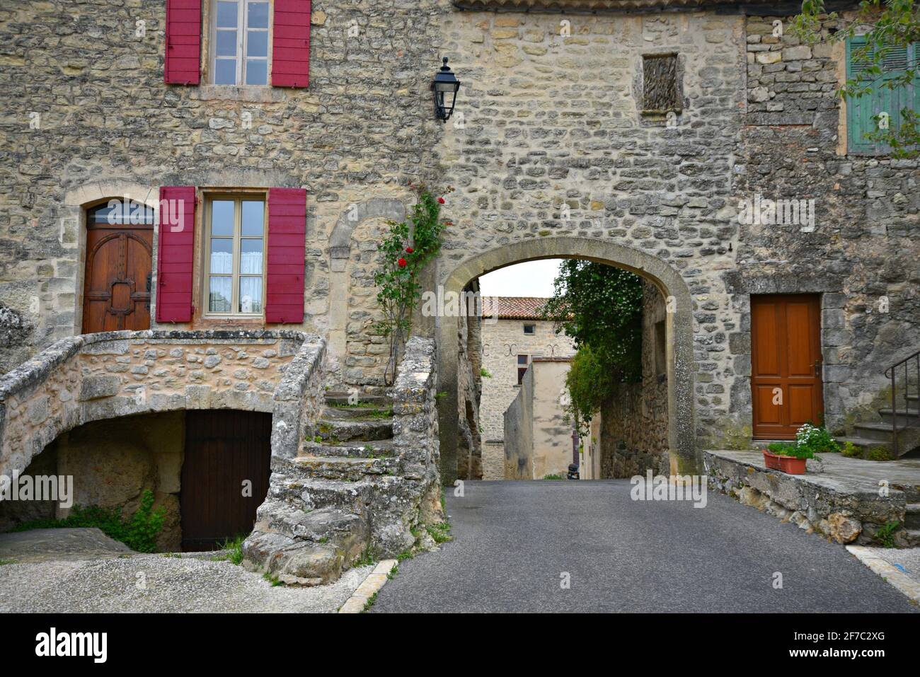 Landscape with typical Renaissance Provençal architecture in the picturesque village of Grambois, Provence-Alpes-Côte d'Azur, Vaucluse, France. Stock Photo