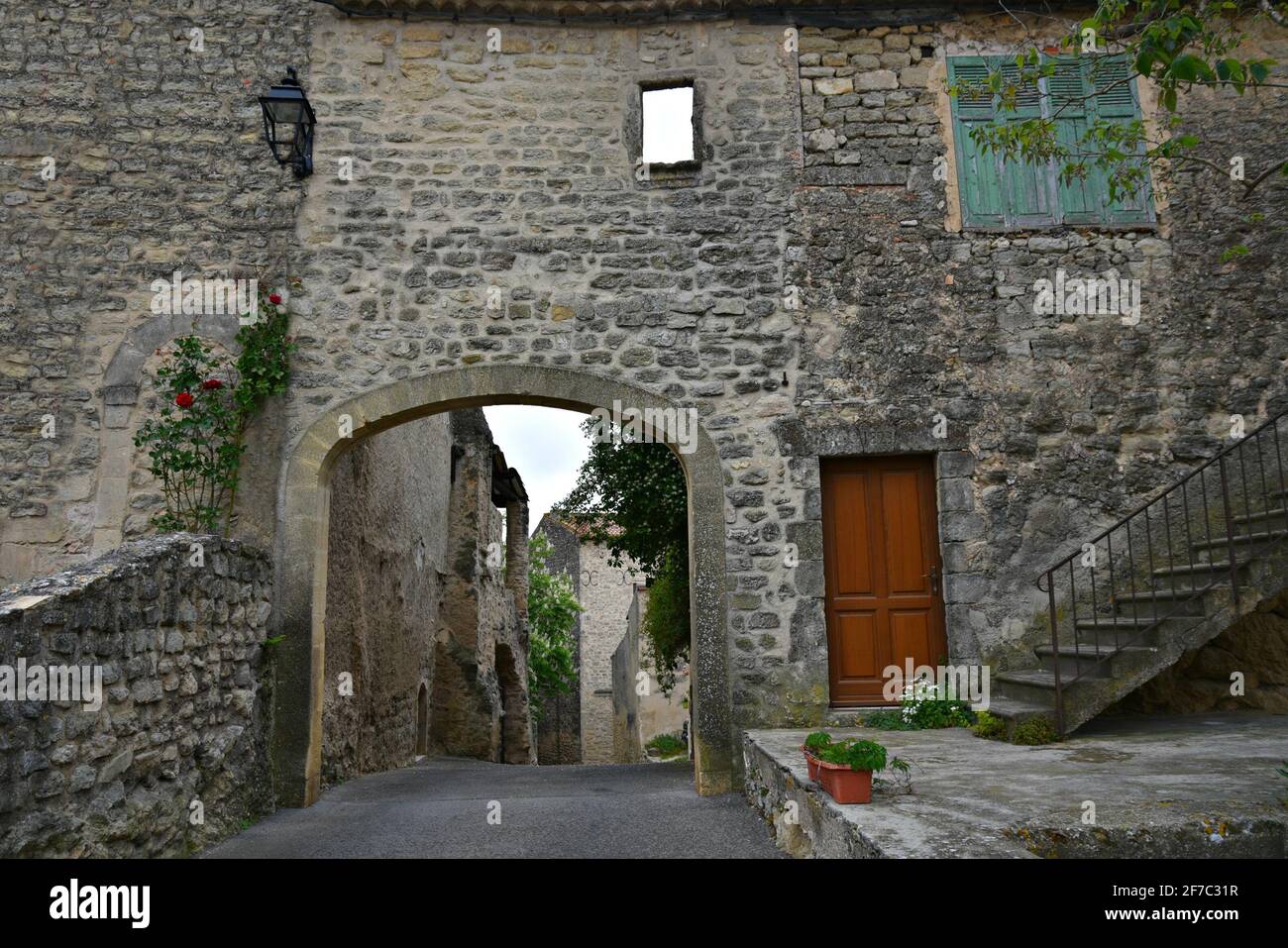 Landscape with typical Renaissance Provençal architecture in the picturesque village of Grambois, Provence-Alpes-Côte d'Azur, Vaucluse, France. Stock Photo