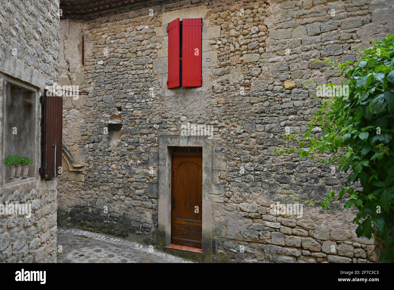 Typical Renaissance Provençal style stone facade in the picturesque village of Grambois, Provence-Alpes-Côte d'Azur, Vaucluse, France. Stock Photo