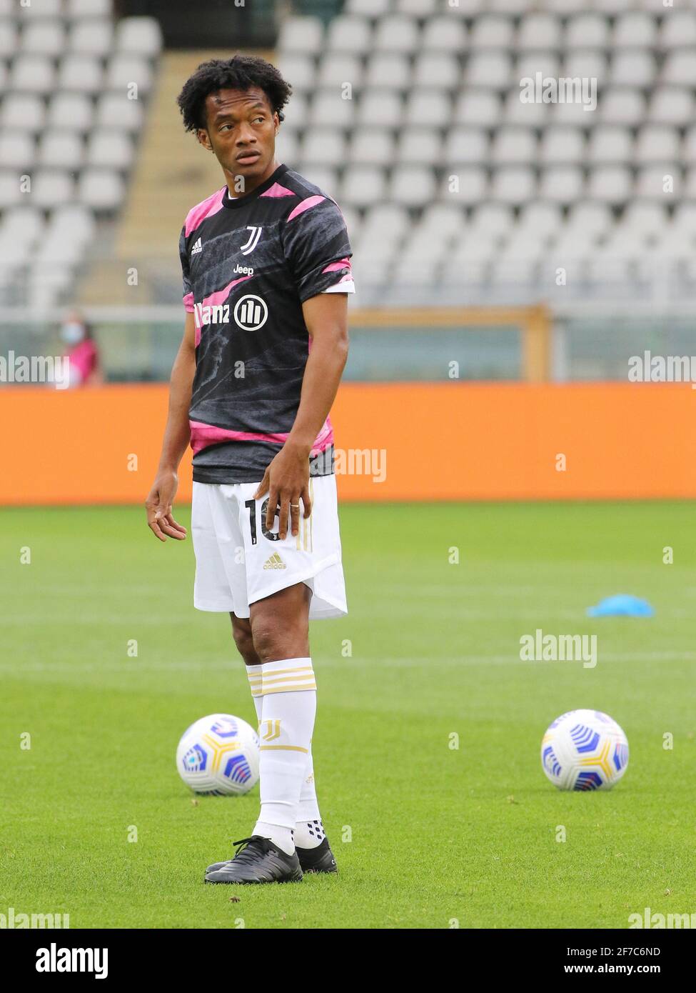 Juventus warm up jersey 2025