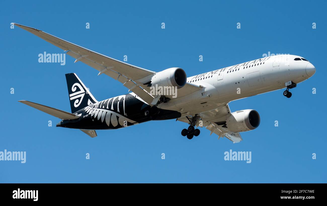 Boeing 787 Dreamliner of Air New Zealand on approach to Perth Airport, Western Australia Stock Photo
