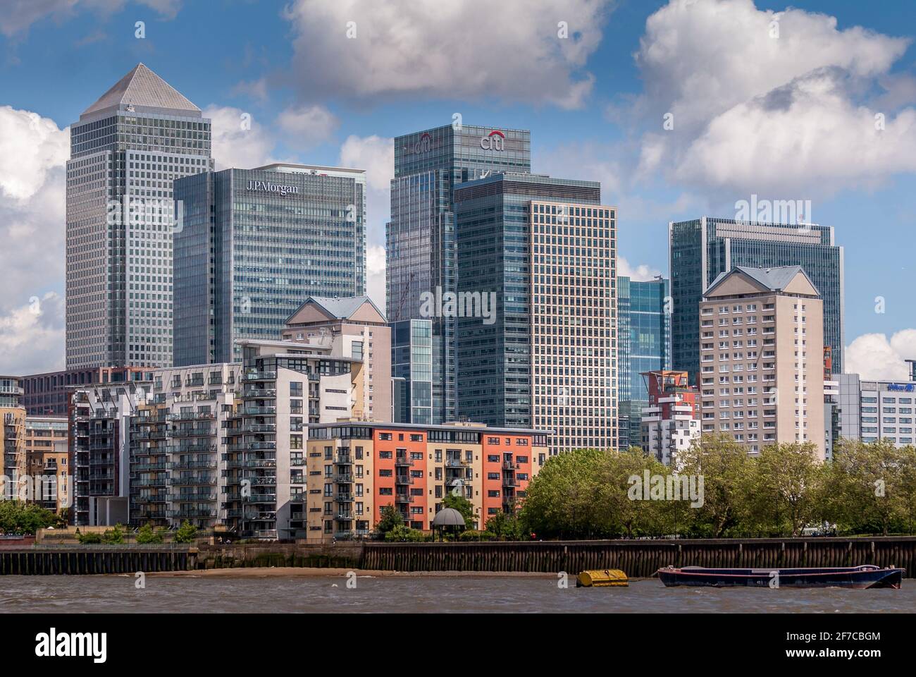 Apartments housing skyscrapers high rise buildings canary wharf hi-res ...