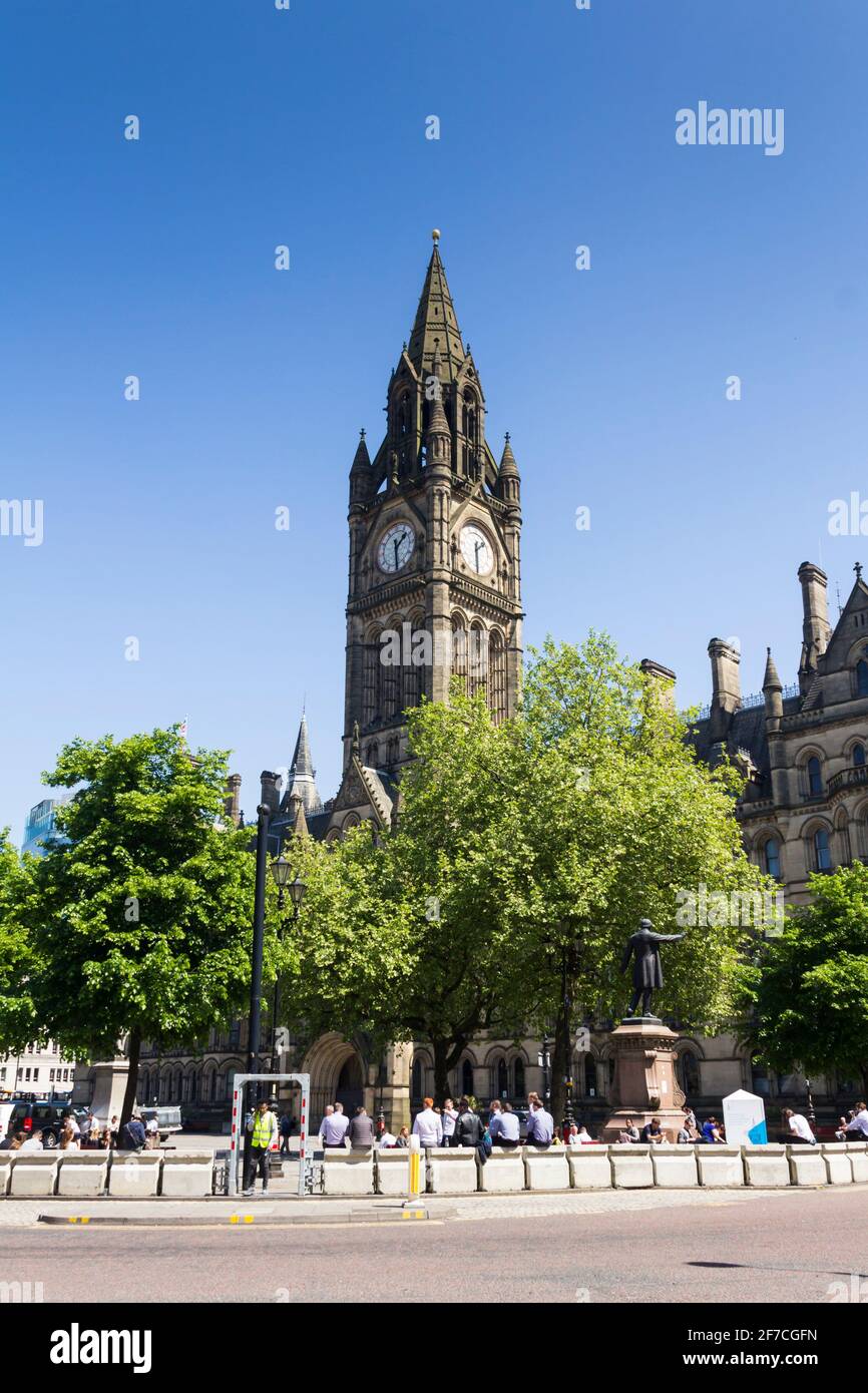 Manchester town hall and Albert Square. The town hall was designed by architect Alfred Waterhouse in the Neo-Gothic style and completed in 1877. Stock Photo