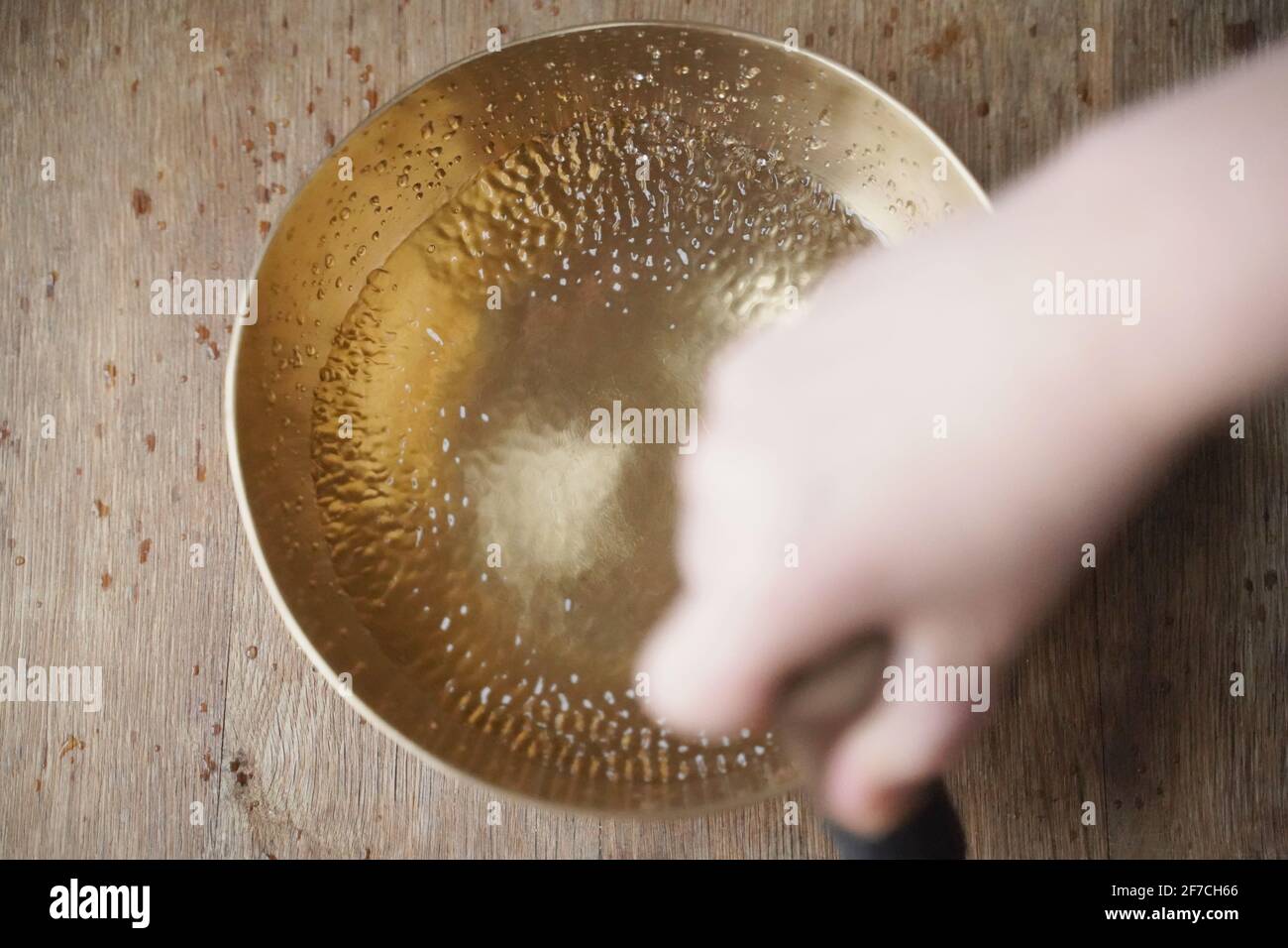Singing bowl filled with water Stock Photo Alamy
