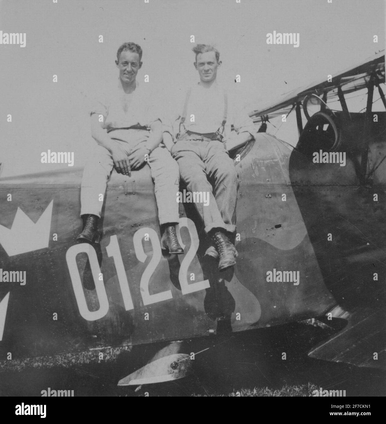 Two men on airplane Phönix E 1 Dropt motif: Two men sit above the driver's sitting on the airplane Phönix E 1 Dront number 122. Stock Photo