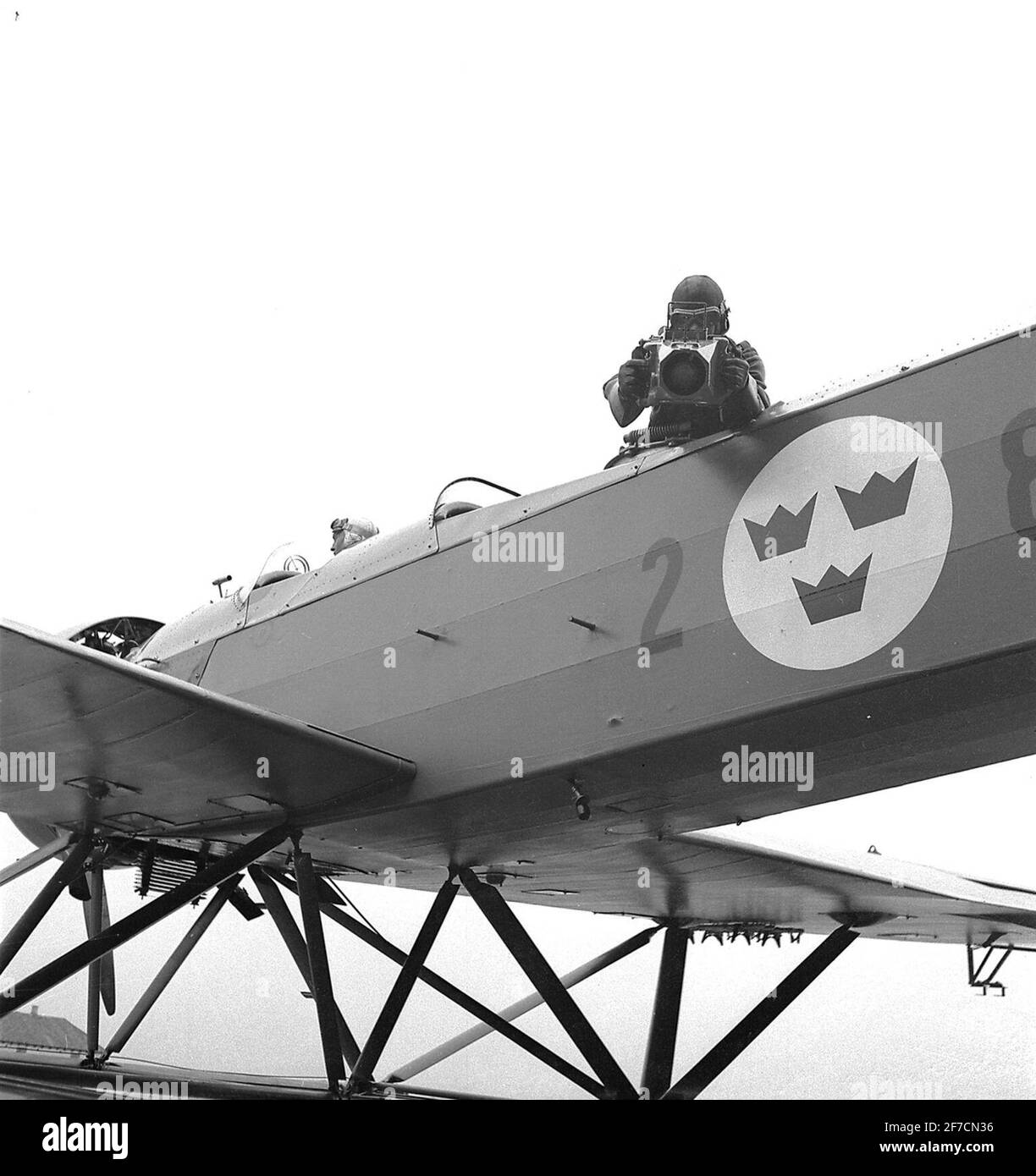 Shooting with Hand Camera 6, 1937 Shooting with Hand Camera 6 for